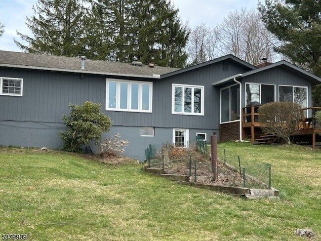 Primary Photo - 1 Lakeshore Dr W