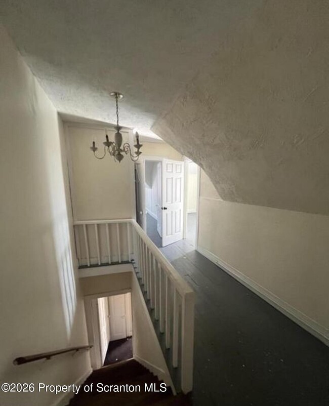 Building Photo - 1351 Capouse Ave