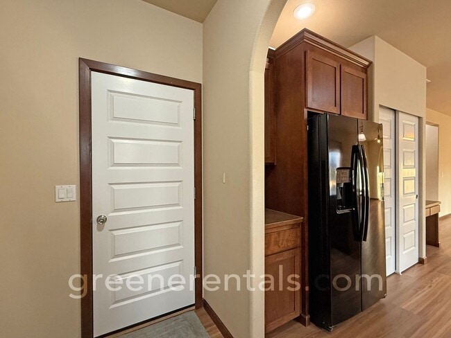 Building Photo - 4BR 2.5BA Home on Tumwater Hill