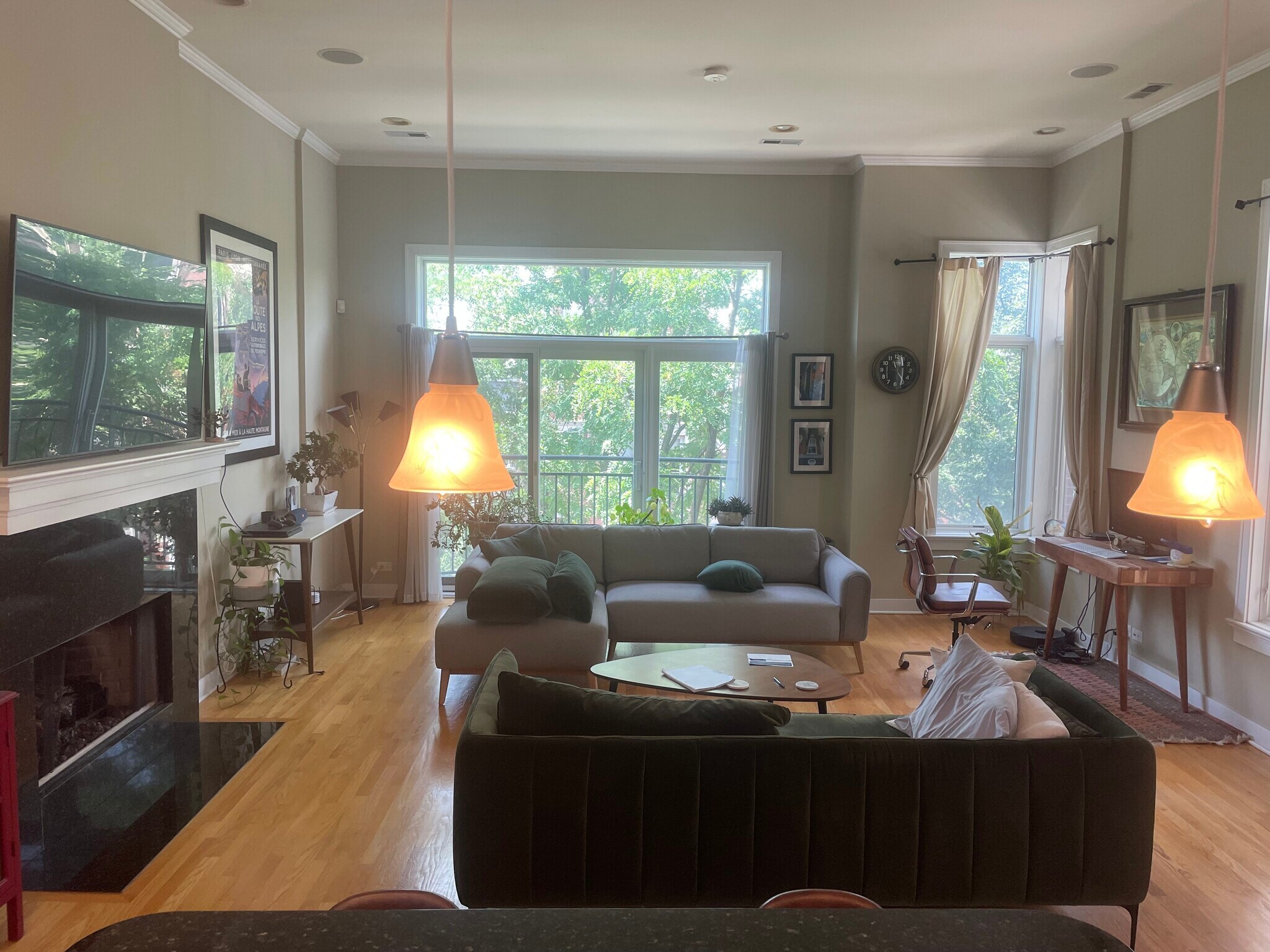 Building Photo - 857 N Paulina St