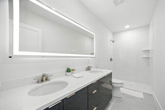 Building Photo - 38 Hichborn St