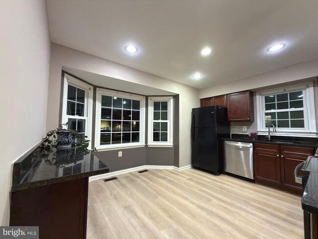 Building Photo - 7684 Green Garland Dr