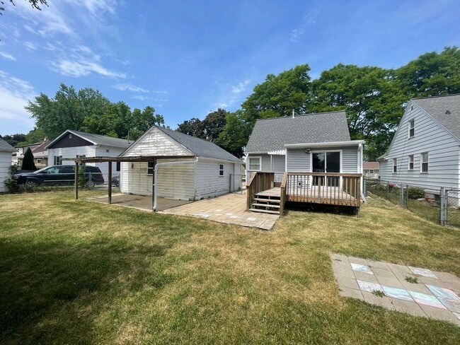 Building Photo - 2 Bed 1 Bath Single Family Home