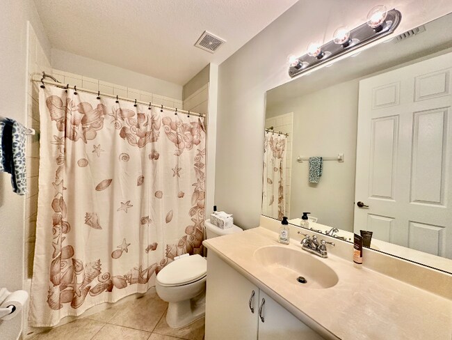 Building Photo - 1335 Mariposa Cir