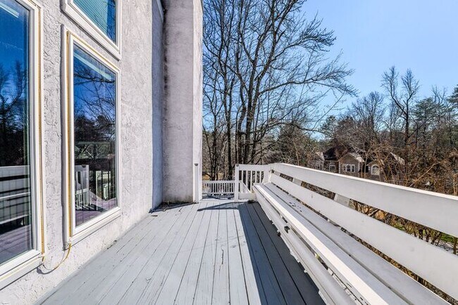 Building Photo - 4518 Club House Dr