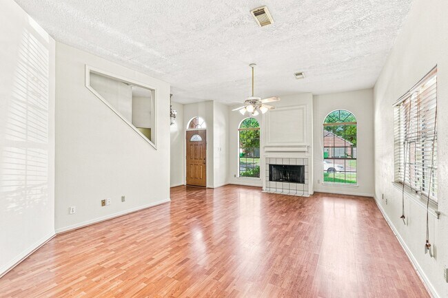 Building Photo - 4422 Egret Dr