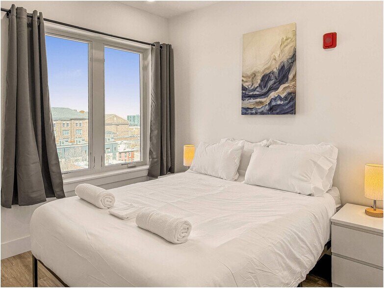 Building Photo - 2400 E Huntingdon St