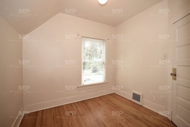 Building Photo - 322 W Laurel St