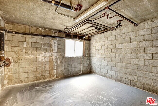 Building Photo - 811 21st St