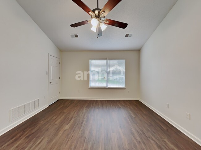 Building Photo - 2491 Hunters Pointe Dr
