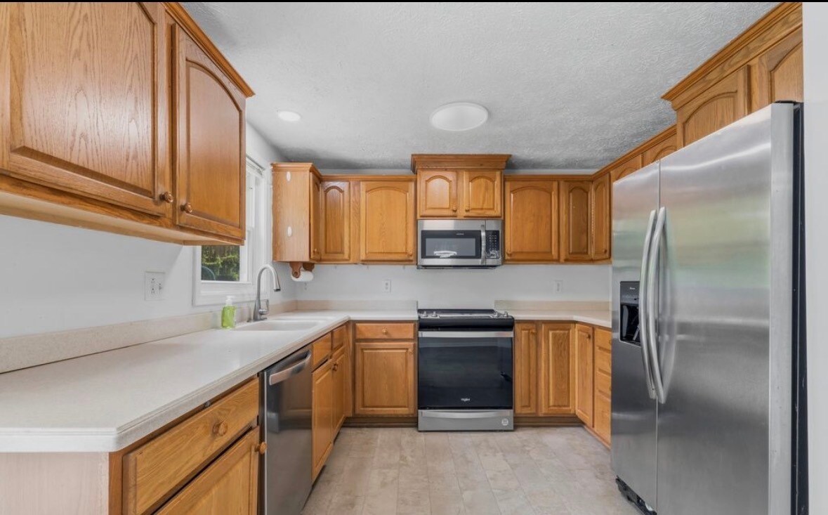 Building Photo - 9505 Thornwood Dr