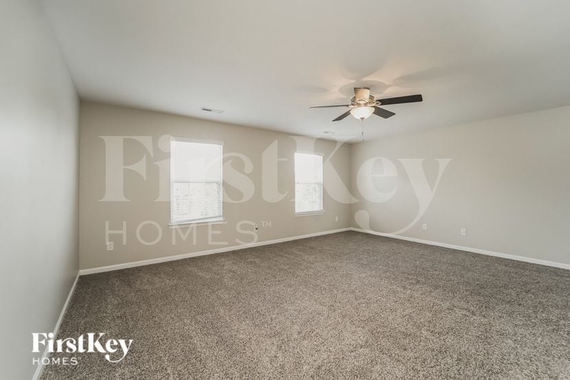 Building Photo - 5334 Hackberry Ln SW