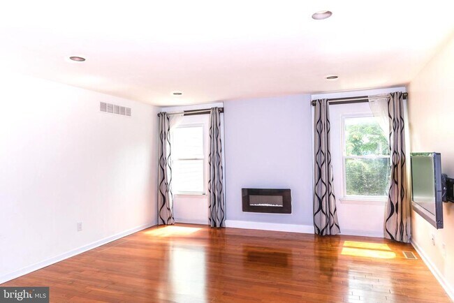 Building Photo - 113 N Stone Ridge Dr