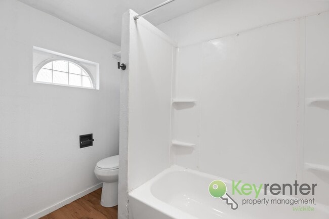 Building Photo - 3 Bedroom 1 Bath for rent | Seneca and McC...