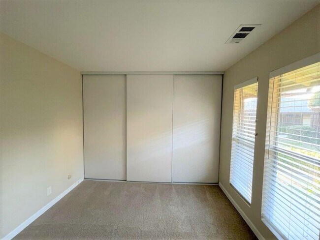 Building Photo - 1732 Sapling Ct