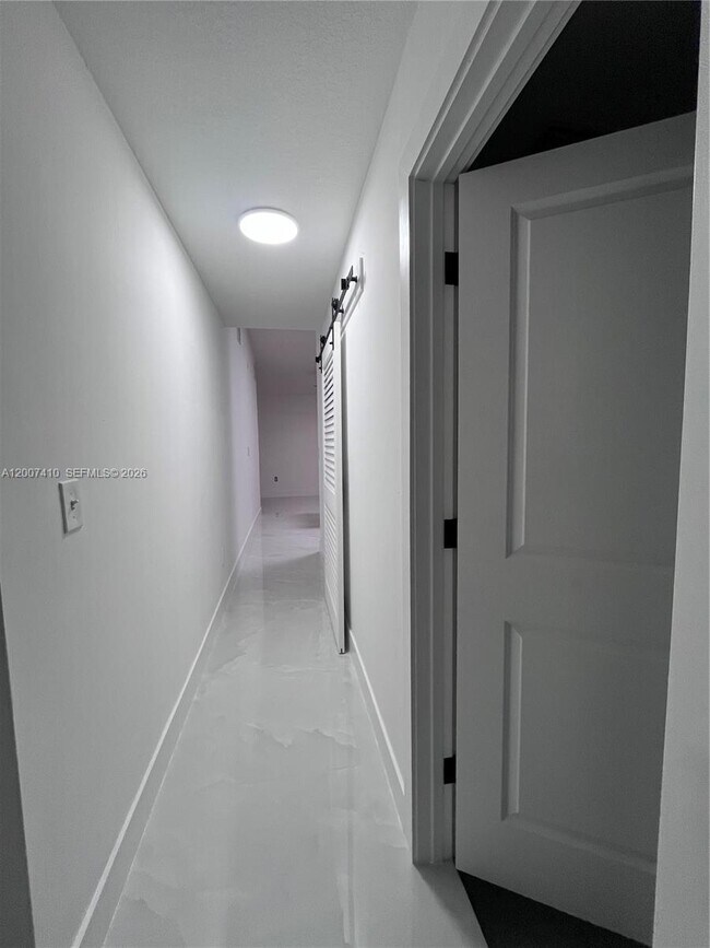 Building Photo - 10058 SW 156th Ct