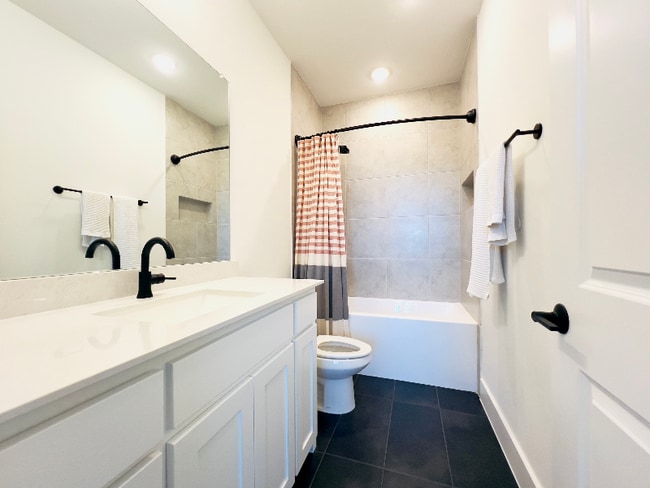 Building Photo - 4231 Splitrock Dr