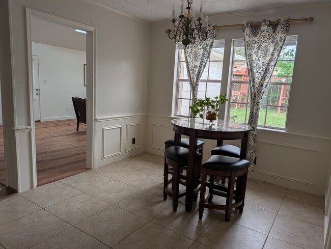 Building Photo - 11807 Highgrove Dr