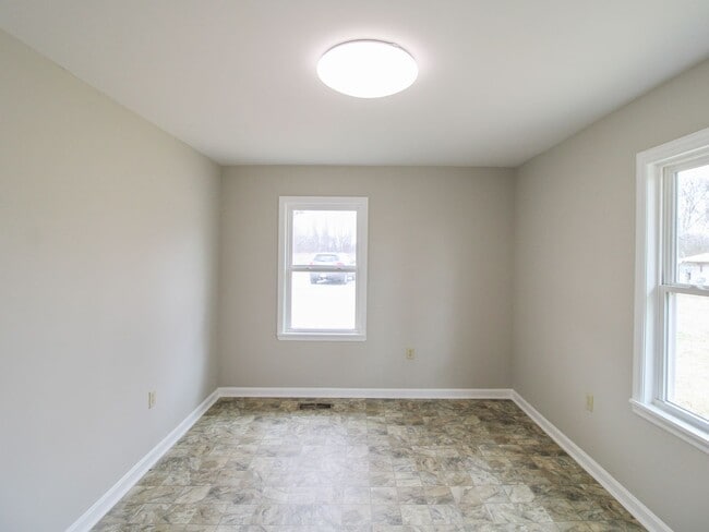 Building Photo - Rental with Country Setting!