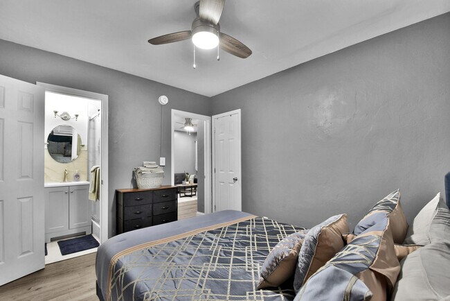 Building Photo - 201 SE 23rd St