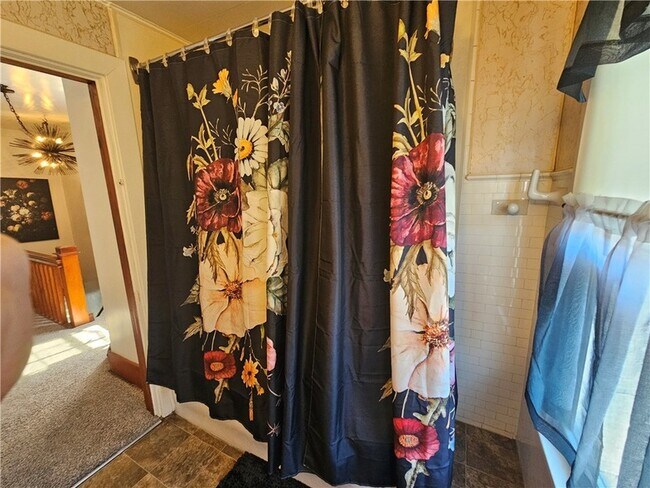 Building Photo - 1127 Highland St