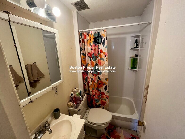 Building Photo - 36 Fairfield St