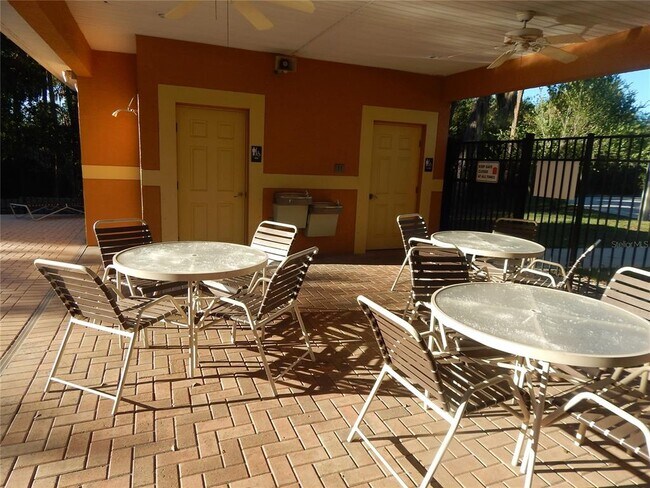 Building Photo - 543 Vincinda Crest Way