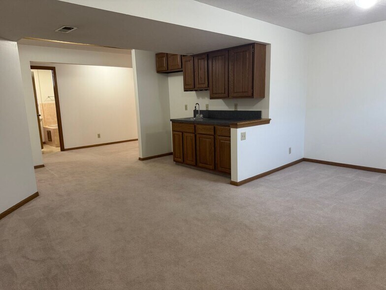 Building Photo - 5701 S 52nd St