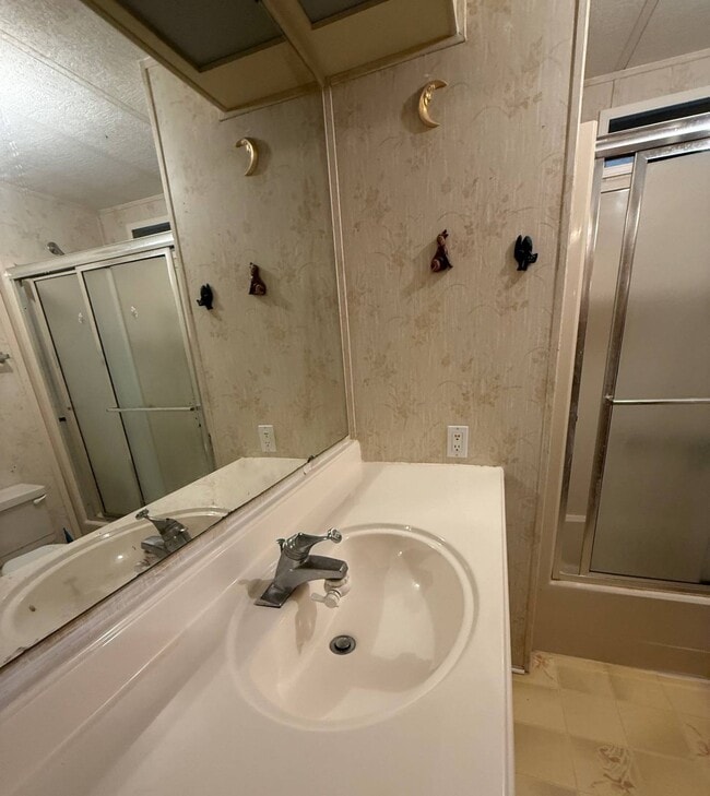 Building Photo - 128 Needle Palm Ln