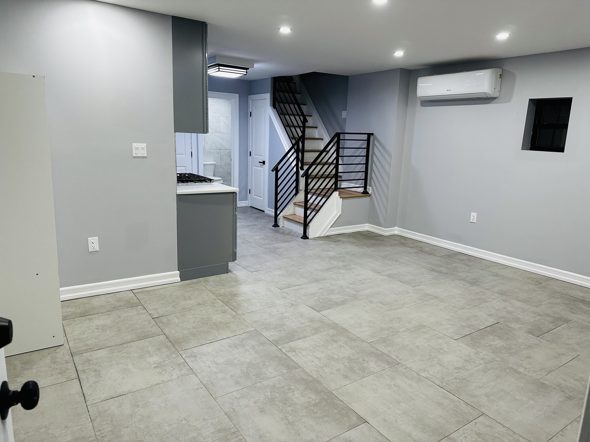 Room - 80 Sunnyside Ave