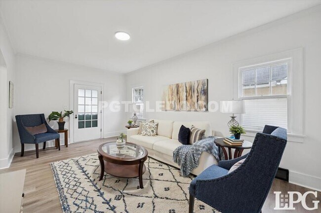 Building Photo - 1044 Hawk St