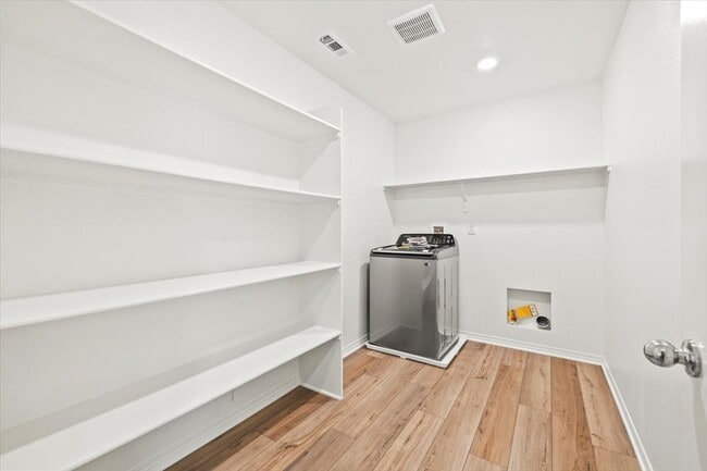 Building Photo - 5547 Lasso Dr