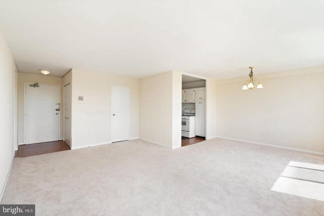 Building Photo - 6641 Wakefield Dr