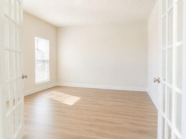 Building Photo - 6242 Jenks Dr