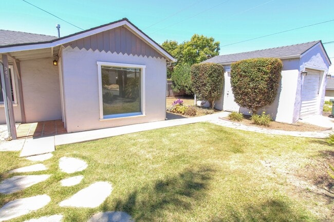Building Photo - 1 Bed, 1 Bath Cottage in Grover Beach