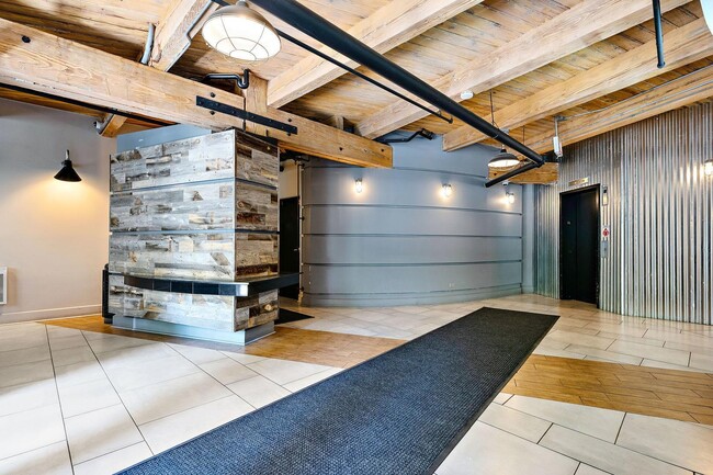 Building Photo - 2210 W Wabansia Ave