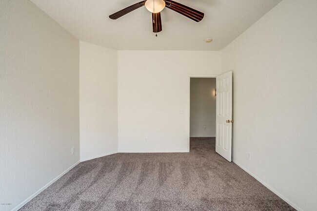 Building Photo - Charming 4 Bedroom 3 Bath 3 Car garage Hom...