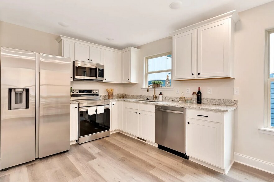 Building Photo - 331 Kellys Ferry Pl