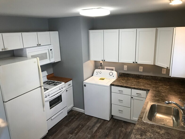 Building Photo - 4204 Woodvale Dr