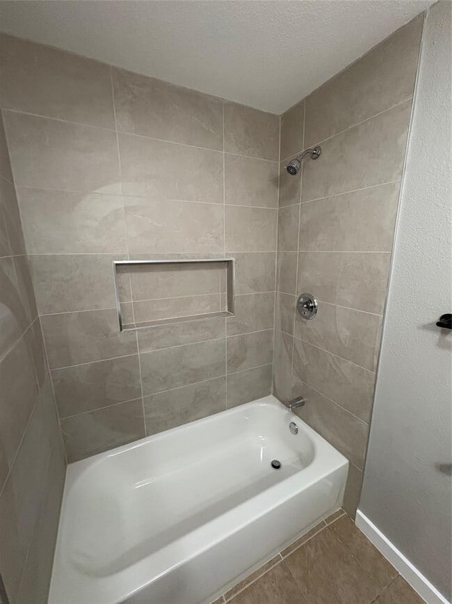Building Photo - 817 Cactus Dr