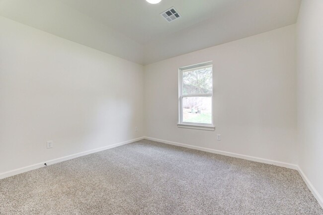 Building Photo - Brand New Home In Noble!