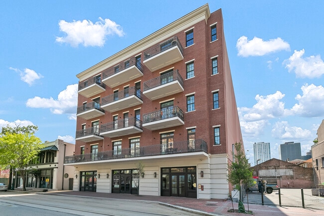 Building Photo - 731 Saint Charles Ave