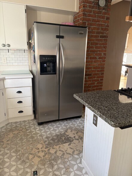 Building Photo - 159 Carmel Rd