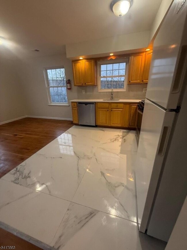 Building Photo - 335 Broadway