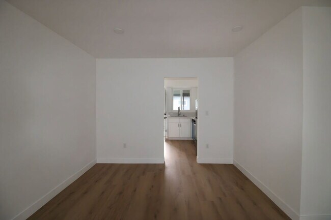 Building Photo - 9009 Ramsgate Ave