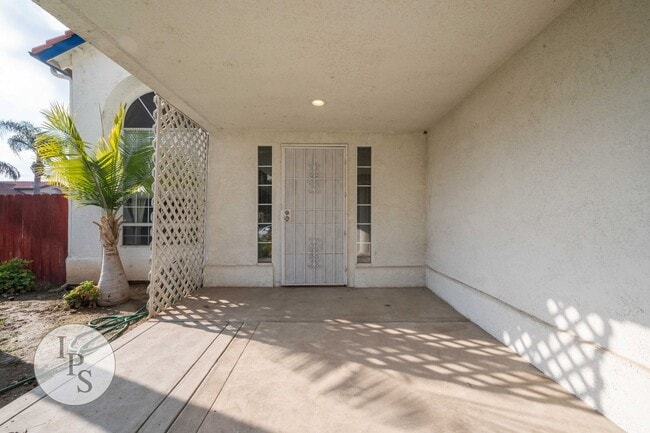 Building Photo - Clovis Eastside Home, 3BR/2.5BA, Built 1994 - Lots of Amenities!
