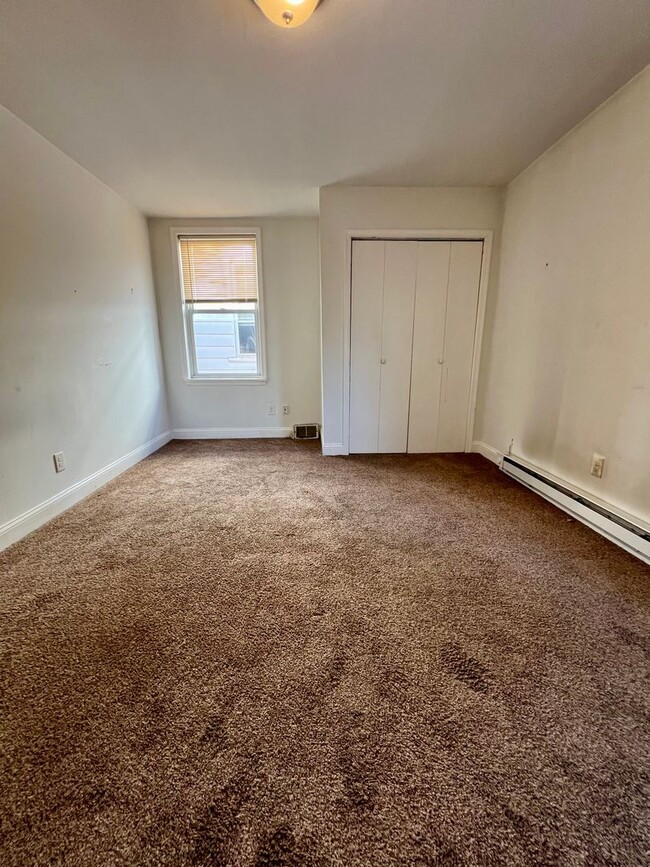 Building Photo - Stunning 2-Bedroom Apartment in Frankford!...