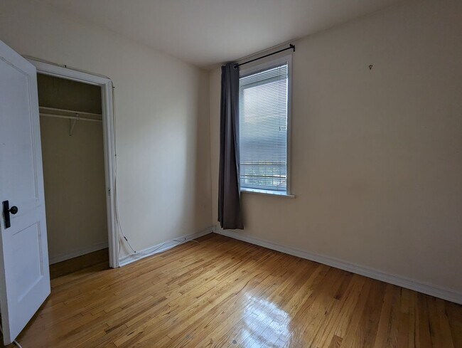 Building Photo - 3040 N Whipple St