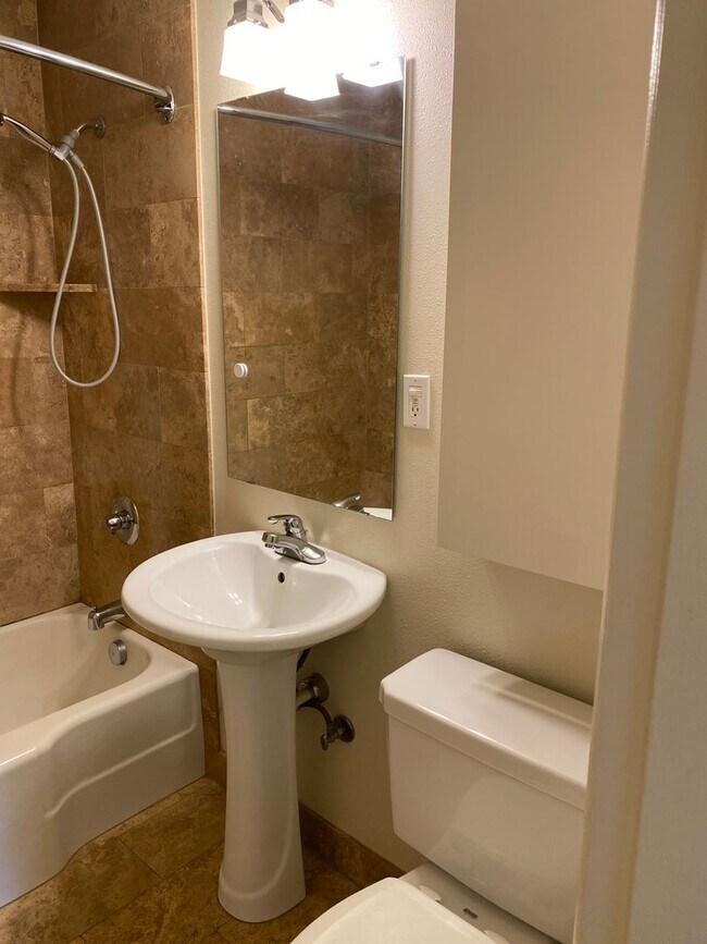 Building Photo - Arbor Lodge 4-Plex Hardwood-Storage-Park-Pet