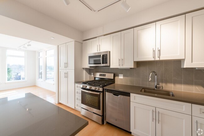 Primary Photo - GORGEOUS Cambridge 2 bed/2 bath with centr...